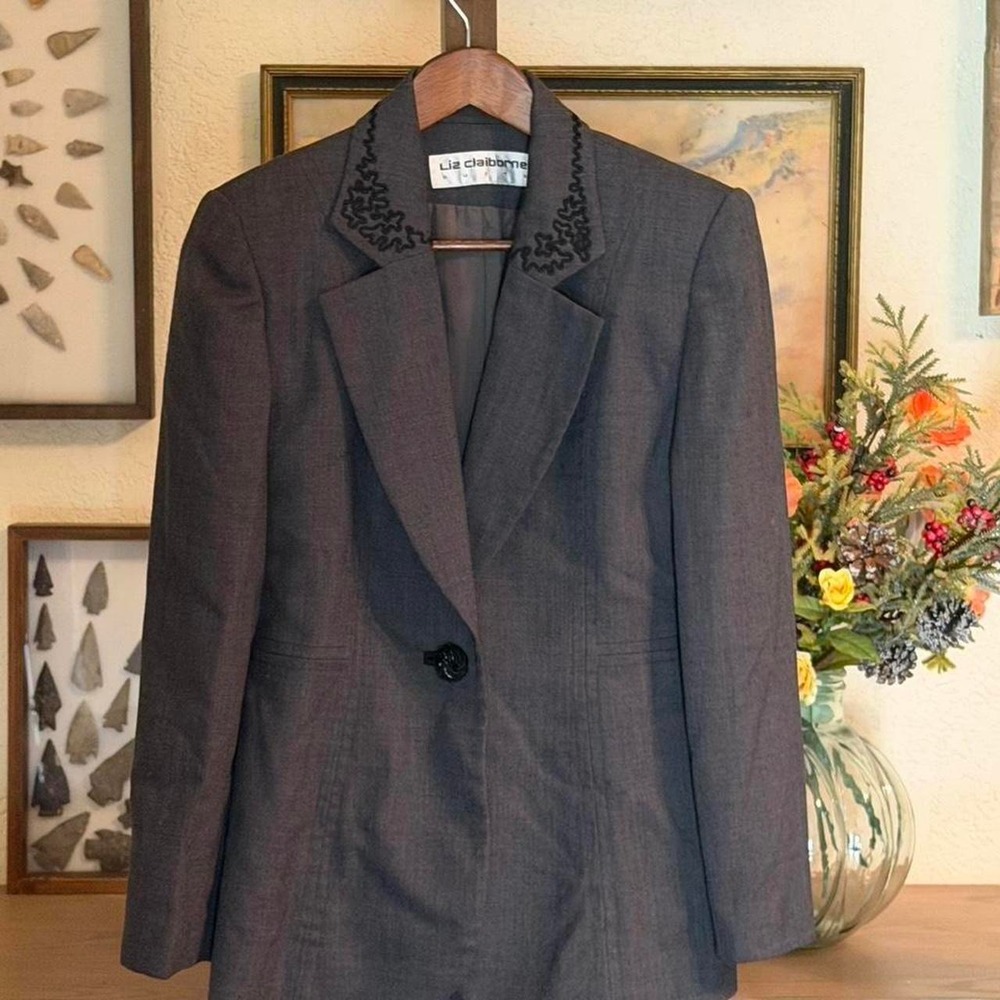Grey vintage 90s blazer with black embroidery blazer